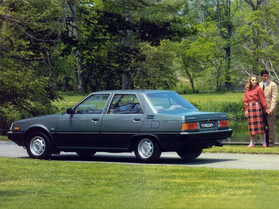  Mitsubishi Tredia 1982 года  (фото 7 из 12)